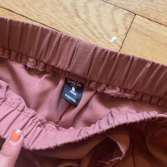 Dusty Rose Ruffle Shorts - Picture 5 of 7